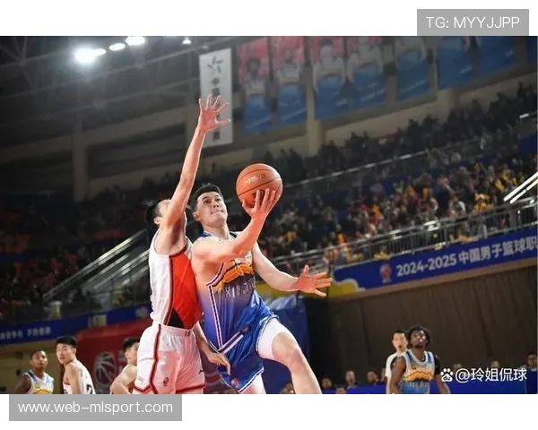 新疆队新援纳托尔火力全开 18分12篮板成球队新核心，新疆男篮小外援到位没有